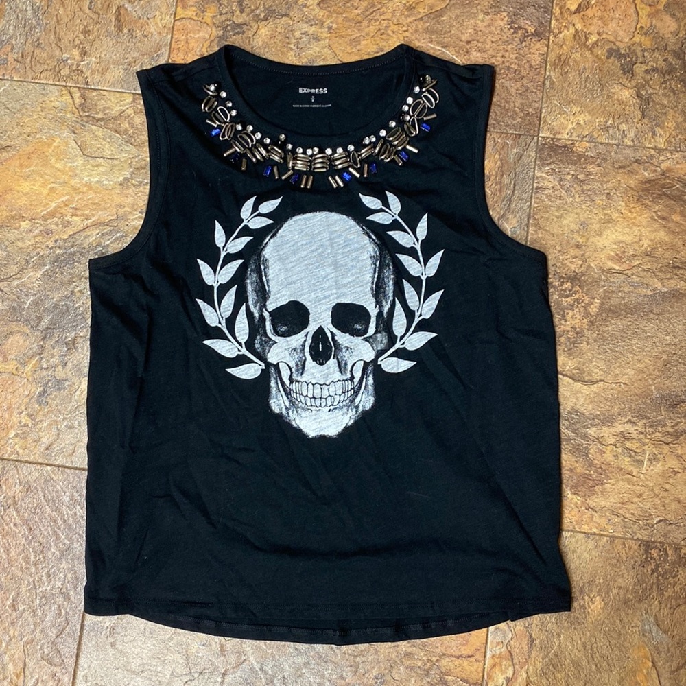 Express graphic embellished tank
